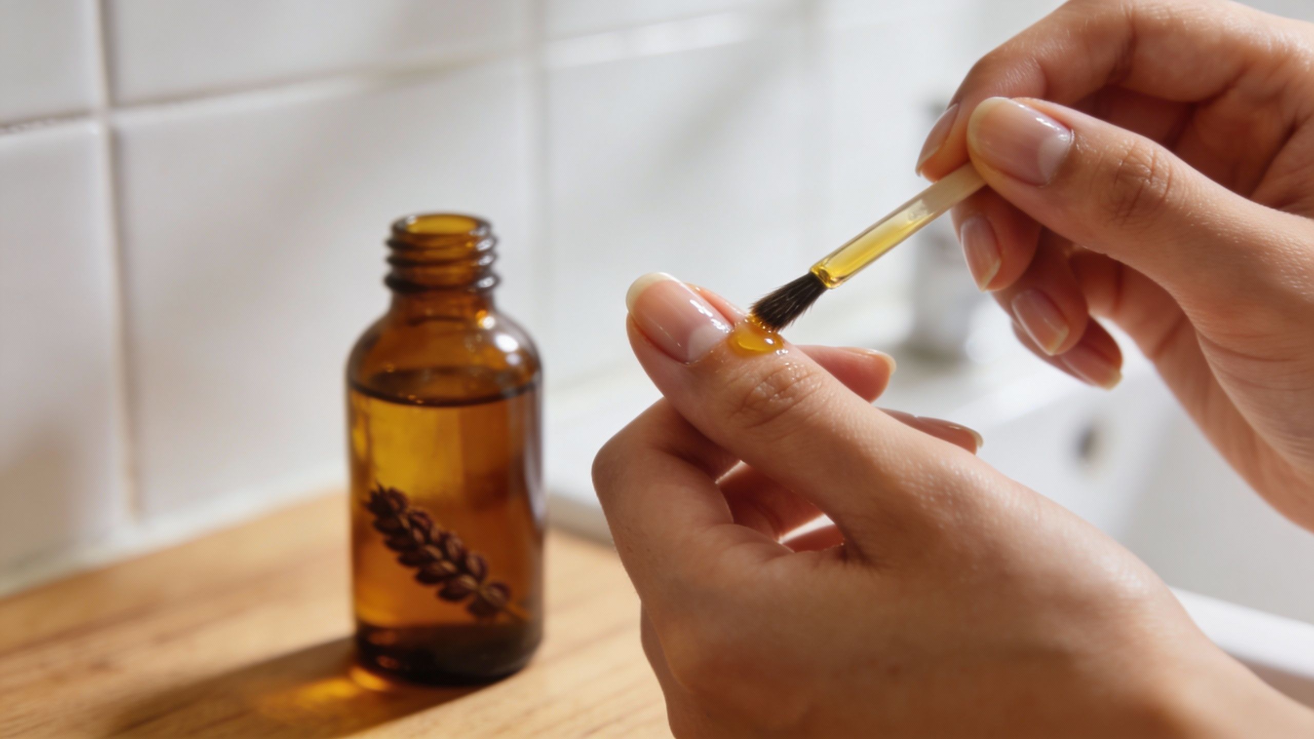 Huile de ricin pour renforcer les ongles