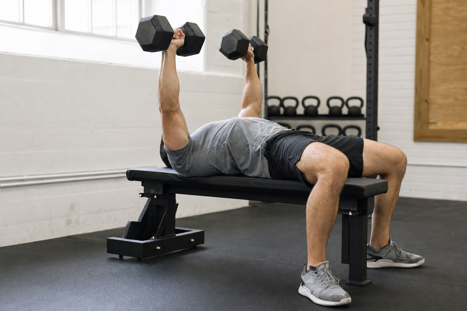 Les pectoraux de l’homme se construisent avec cinq repères