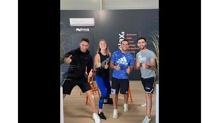 pro-lorange-bleue-salle-de-sport-club-de-fitness-les-s.jpeg